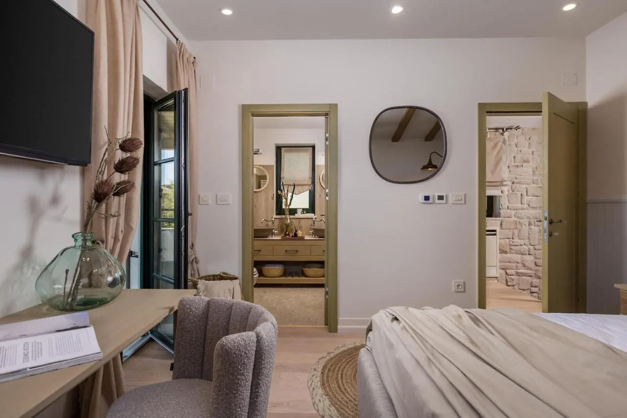 Villa Leucolea With Pool Cres