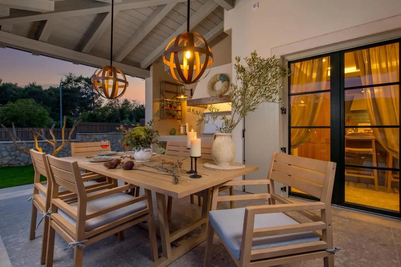 Villa Leucolea With Pool Cres