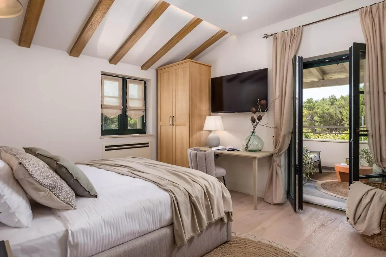 Villa Leucolea With Pool Cres