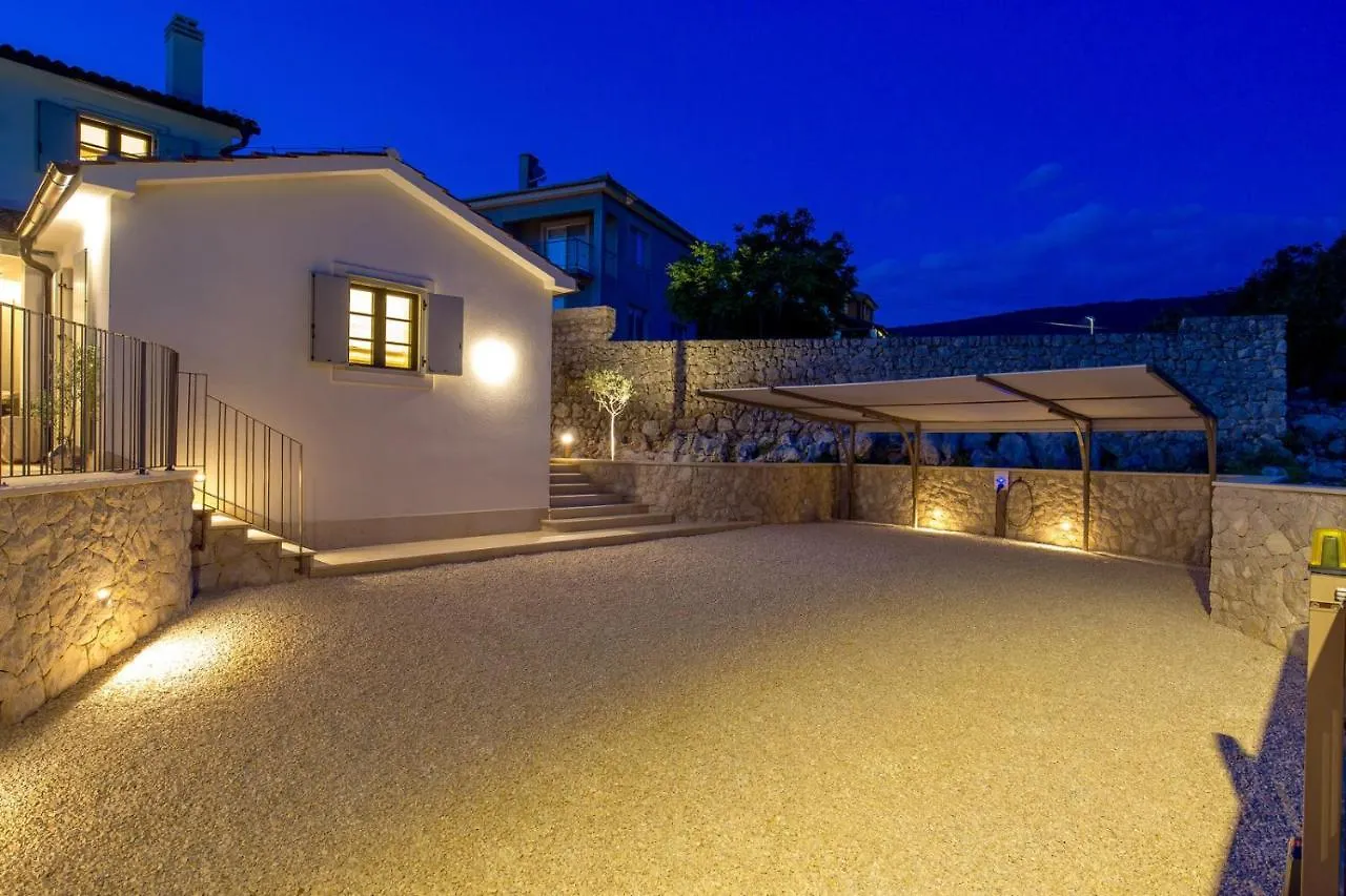 Villa Leucolea With Pool Cres