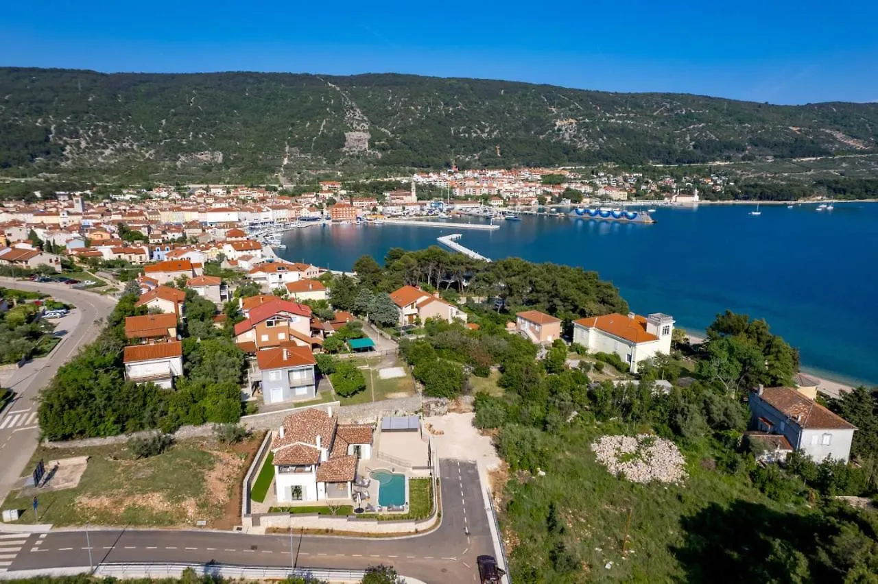Villa Leucolea With Pool Cres
