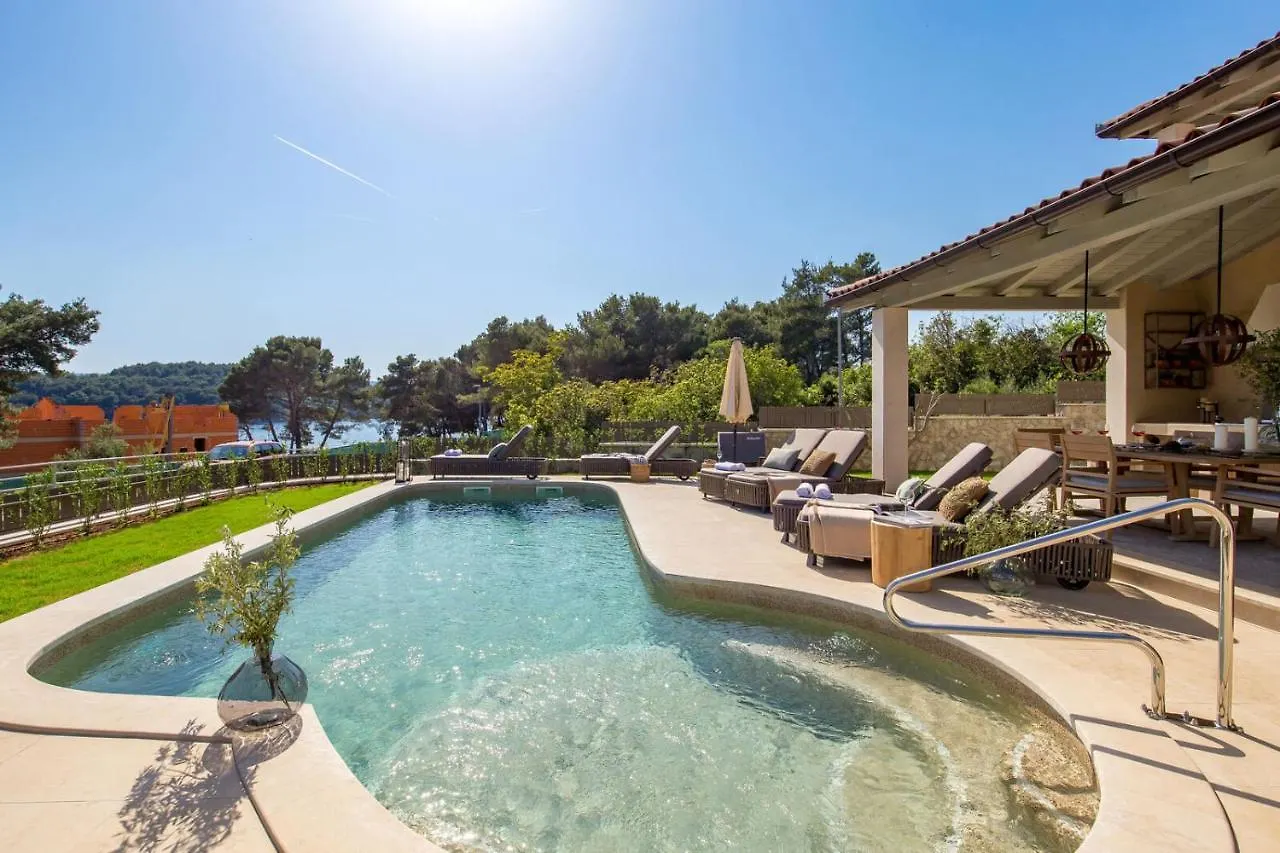 Villa Leucolea With Pool Cres Croatia