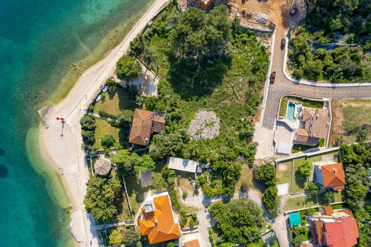 Villa Leucolea With Pool Cres 0*,