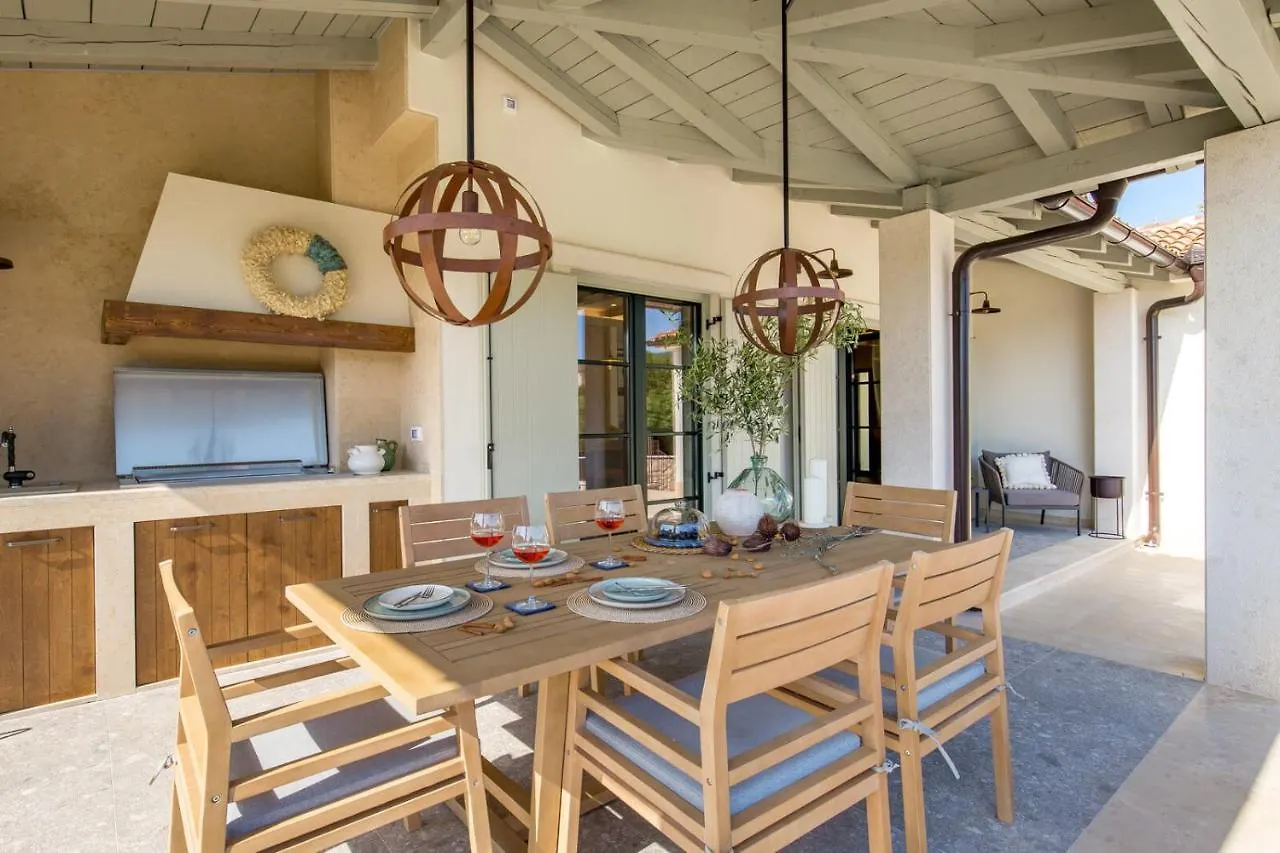 Villa Leucolea With Pool Cres