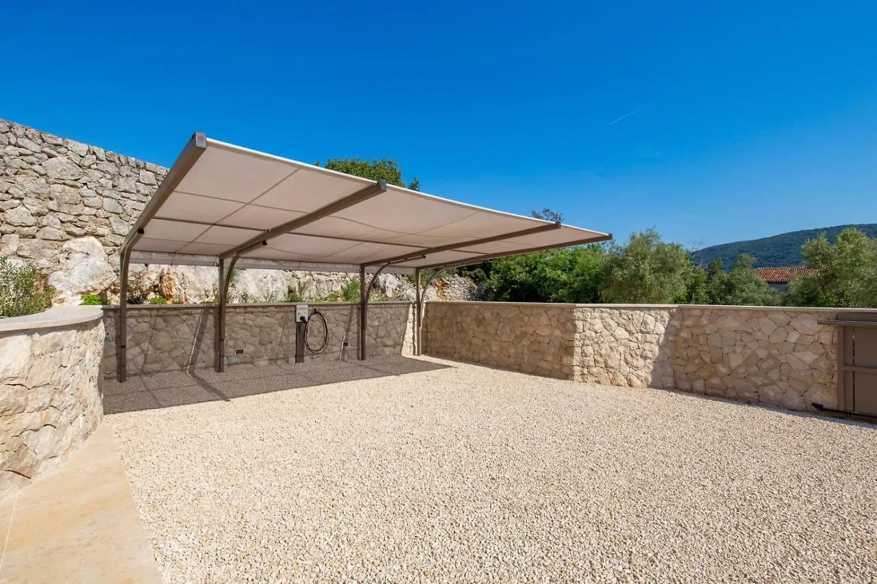 Villa Leucolea With Pool Cres
