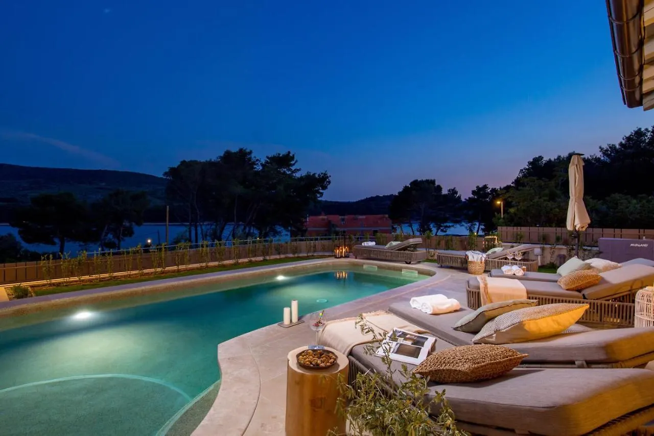 Villa Leucolea With Pool Cres 0*,  Croatia