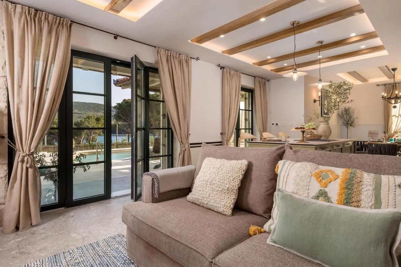Villa Leucolea With Pool Cres